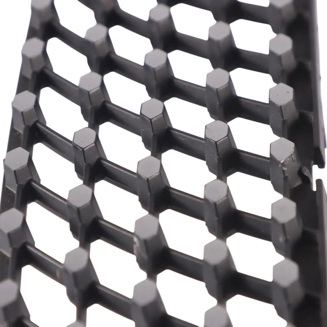 Garniture grile inférieure pare-chocs avant gauche pour Mercedes GLC X253 à propos du numéro de pièce A2538889900 Mercedes GLC X253 Garniture grile inférieure pare-chocs avant gauche - SKU A2538889900 - Numéro de pièce A2538889900