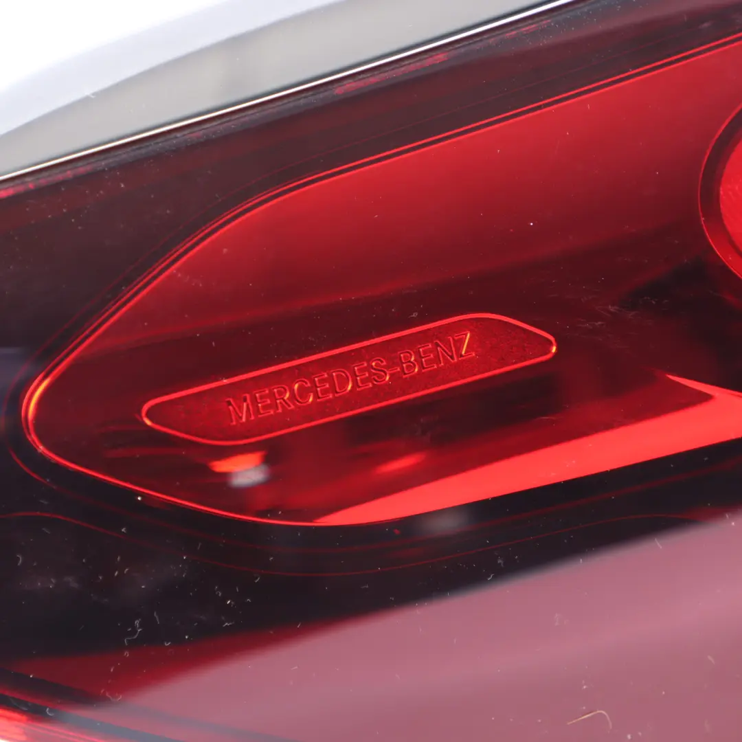 Mercedes GLC C253 Coupé Feu arrière gauche Éclairage panneau latéral - SKU A2539060802 - Numéro de pièce A2539060802