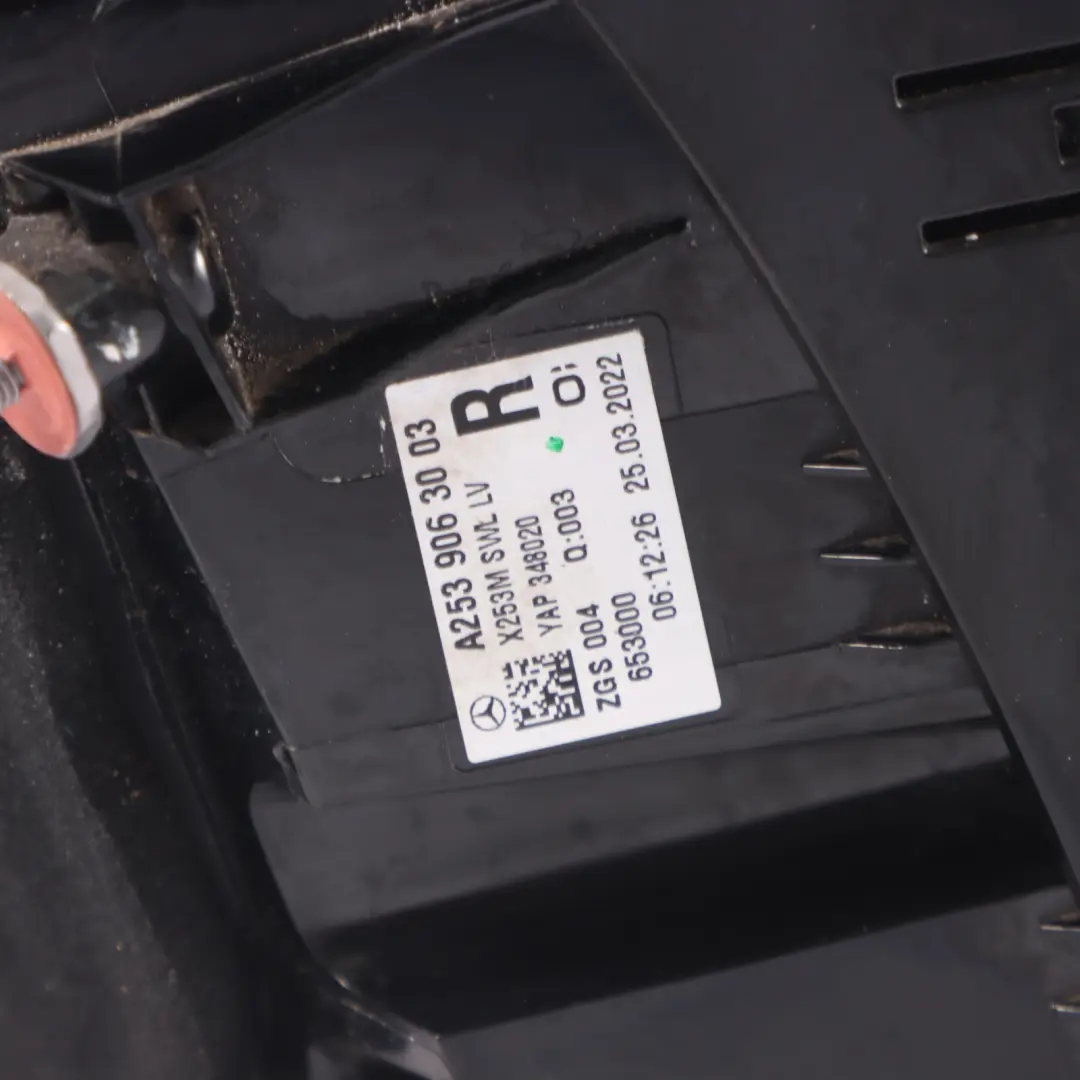 Lampa Tylna Prawy Tył do Mercedes GLC X253 o numerze A2539063003 Mercedes GLC X253 Lampa Tylna Prawy Tył - SKU A2539063003 - Numer Części A2539063003