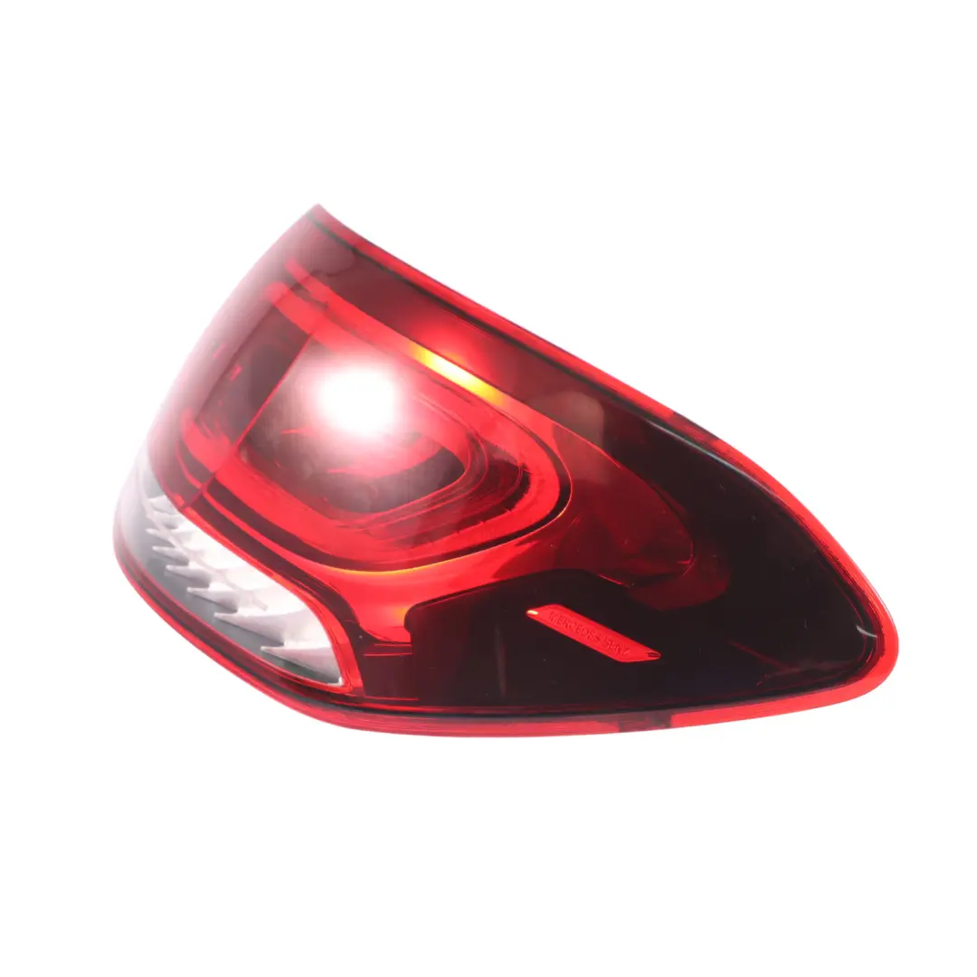 Tapa trasera Luz Lateral Trasera Derecha para Mercedes GLC X253 con número de pieza A2539063003 Mercedes GLC X253 Tapa trasera Luz Lateral Trasera Derecha - SKU A2539063003 - Número de pieza A2539063003