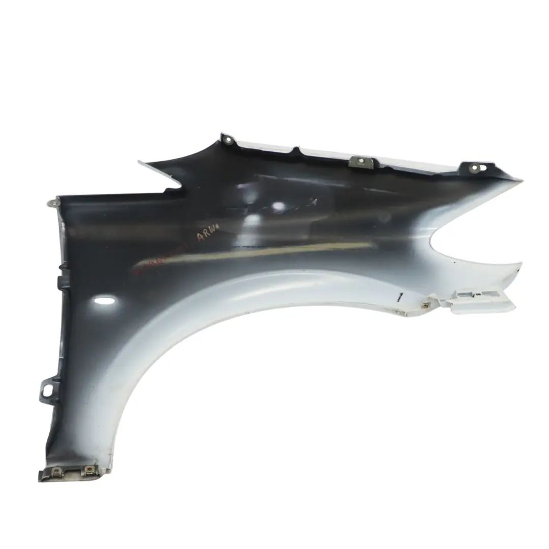 Pannello alare anteriore sinistro Parafango Arctic White - 9147 per Mercedes W639 con numero di parte A6396305107 Mercedes W639 Pannello alare anteriore sinistro Parafango Arctic White - 9147 - SKU A6396305107-ARW1 - Numero di parte A6396305107