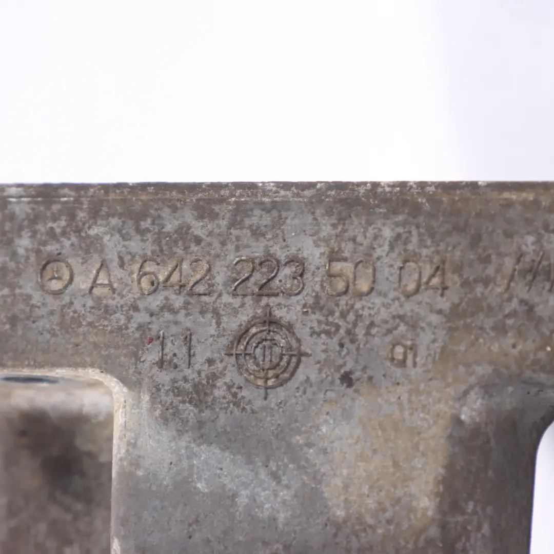W207 OM642 Soporte de motor diesel izquierdo para Mercedes con número de pieza A6422235004 Mercedes W207 OM642 Soporte de motor diesel izquierdo - SKU A6422235004 - Número de pieza A6422235004
