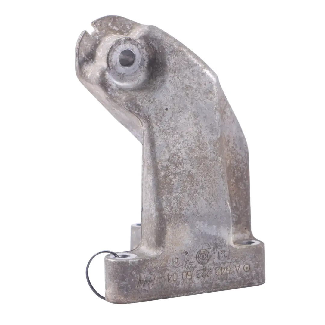 W207 OM642 Support de montage de moteur diesel gauche pour Mercedes à propos du numéro de pièce A6422235004 Mercedes W207 OM642 Support de montage de moteur diesel gauche - SKU A6422235004 - Numéro de pièce A6422235004