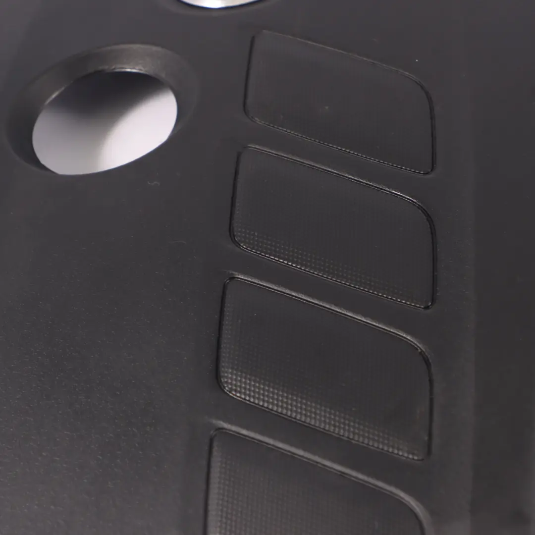 Garniture Panneau Supérieur Capot Moteur Diesel pour Mercedes C167 W205 W213 C257 à propos du numéro de pièce A6540107600 Mercedes C167 W205 W213 C257 Garniture Panneau Supérieur Capot Moteur Diesel - SKU A6540107600 - Numéro de pièce A6540107600