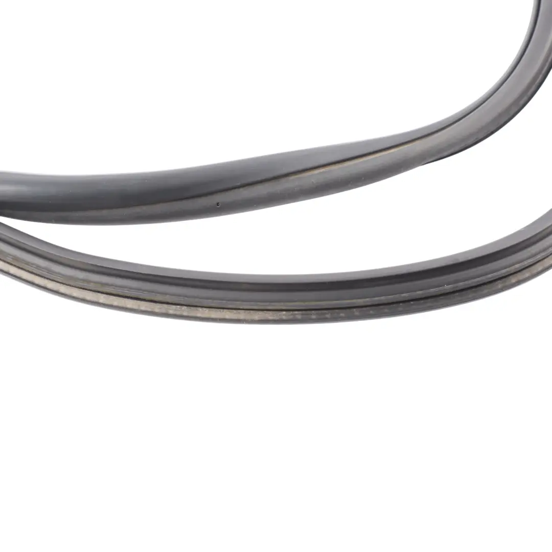 W907 Guarnizione Finestrino Telaio Sinistra Destra per Mercedes W906 con numero di parte A9066712120 Mercedes W906 W907 Guarnizione Finestrino Telaio Sinistra Destra - SKU A9066712120 - Numero di parte A9066712120