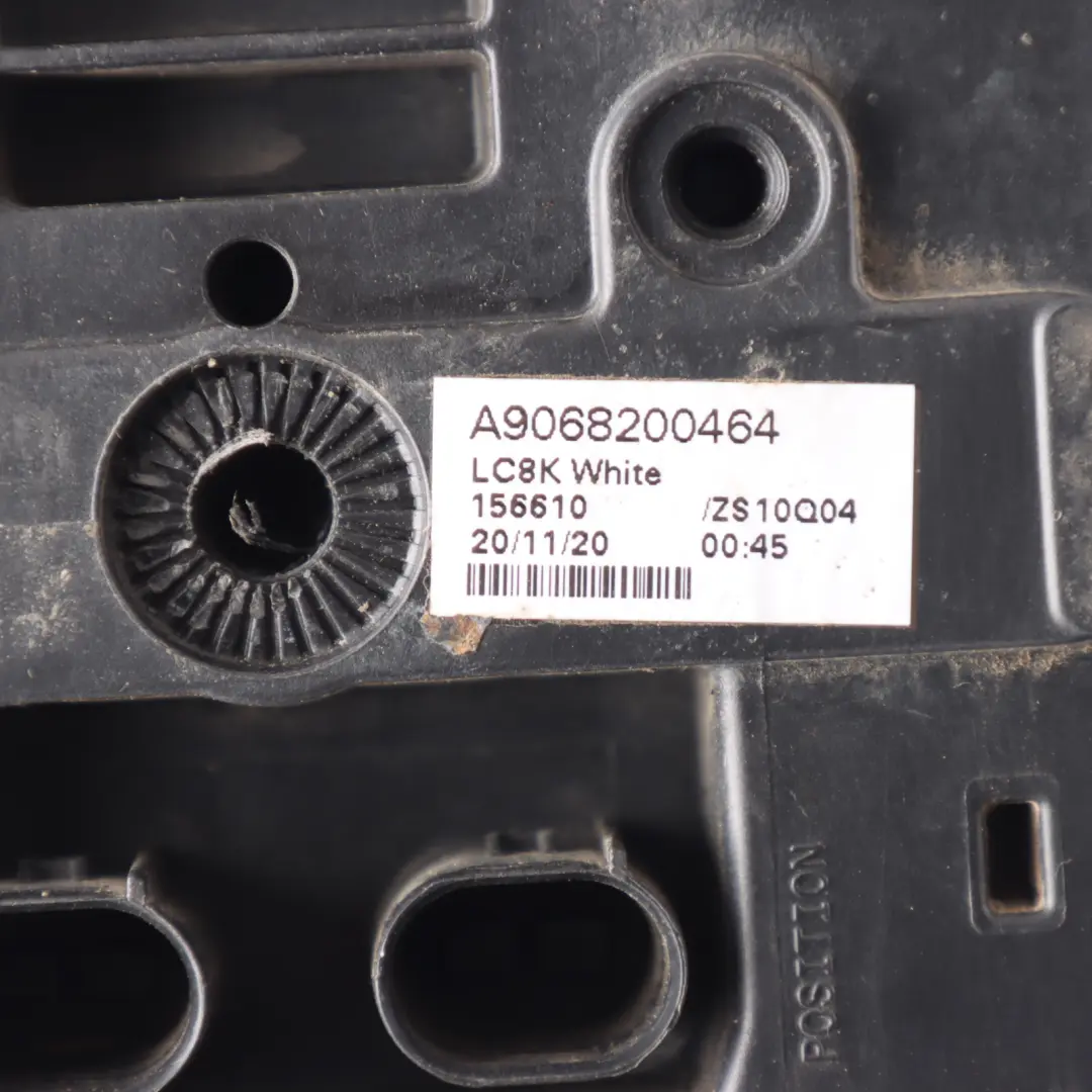 Mercedes W906 Luz Trasera Izquierda Portalámparas - SKU A9068200464-1 - Número de pieza A9068200464