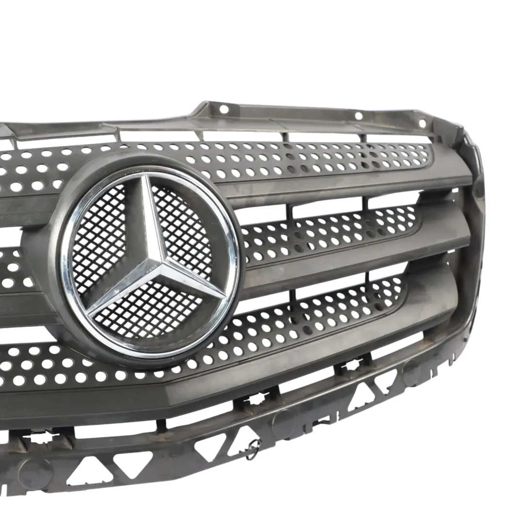 Front Kühlergrill Rahmen Trim für Mercedes Sprinter W906 mit Teilenummer A9068800785 Mercedes Sprinter W906 Front Kühlergrill Rahmen Trim - SKU A9068800785-1 - Teilenummer A9068800785