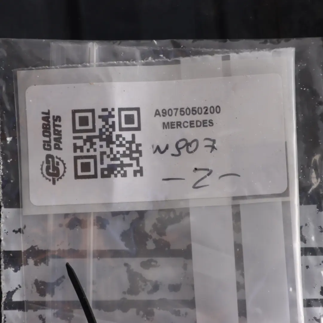 Mercedes W907 Segmento conducto admisión aire del enfriador inferior - SKU A9075050200 - Número de pieza A9075050200