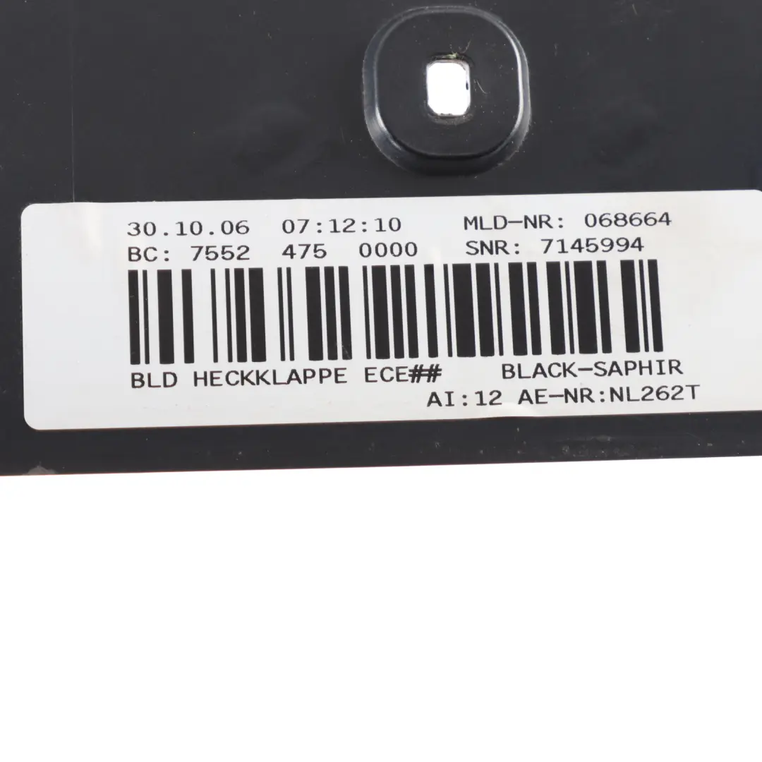 Blende Heckklappe Black Sapphire Schwarz - 475 für BMW 7 er E65 E66 mit Teilenummer 0403251 BMW 7 er E65 E66 Blende Heckklappe Black Sapphire Schwarz - 475 - SKU P0403251-BS - Teilenummer 0403251