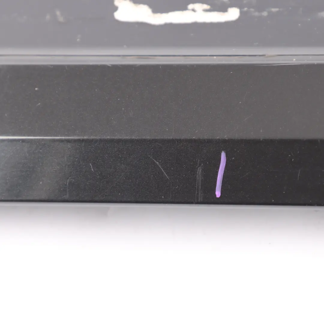 Blende Heckklappe Black Sapphire Schwarz - 475 für BMW 7 er E65 E66 mit Teilenummer 0403251 BMW 7 er E65 E66 Blende Heckklappe Black Sapphire Schwarz - 475 - SKU P0403251-BS - Teilenummer 0403251