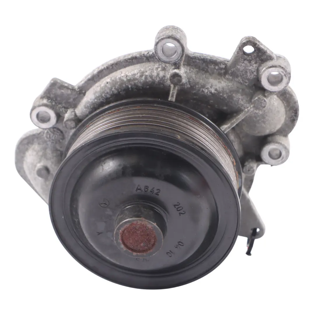 W207 OM642 Pompe eau refroidissement auxiliaire diesel R642201110 pour Mercedes à propos du numéro de pièce R6422011110 Mercedes W207 OM642 Pompe eau refroidissement auxiliaire diesel R642201110 - SKU R6422011110 - Numéro de pièce R6422011110