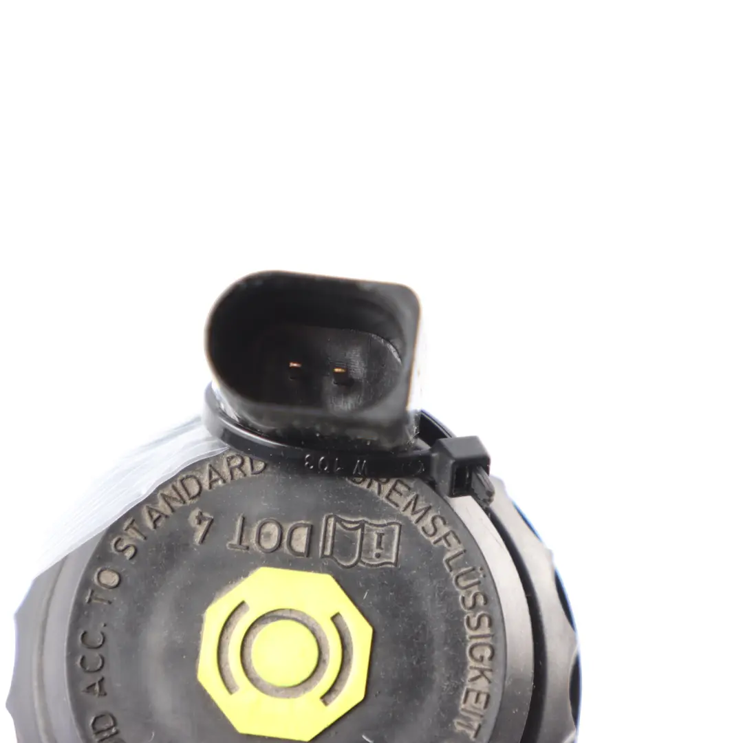 Brake Fluid Tank Cap to Audi A3 8P TT 8J VW Passat B6 B7 Golf with Part number 1K2611349C Audi A3 8P TT 8J VW Passat B6 B7 Golf Brake Fluid Tank Cap - SKU RHD-1K2611349C - Part number 1K2611349C