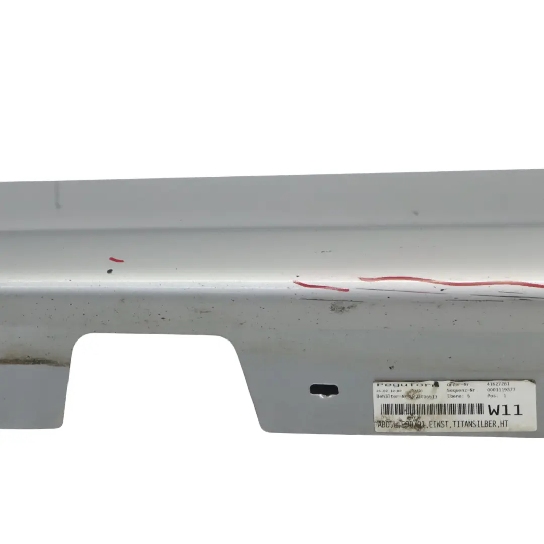 Nakładka Próg Prawy Titansilber Srebrny Metalik - 354 do BMW E90 o numerze 0032951 BMW E90 Nakładka Próg Prawy Titansilber Srebrny Metalik - 354 - SKU 0032951-TS1 - Numer Części 0032951