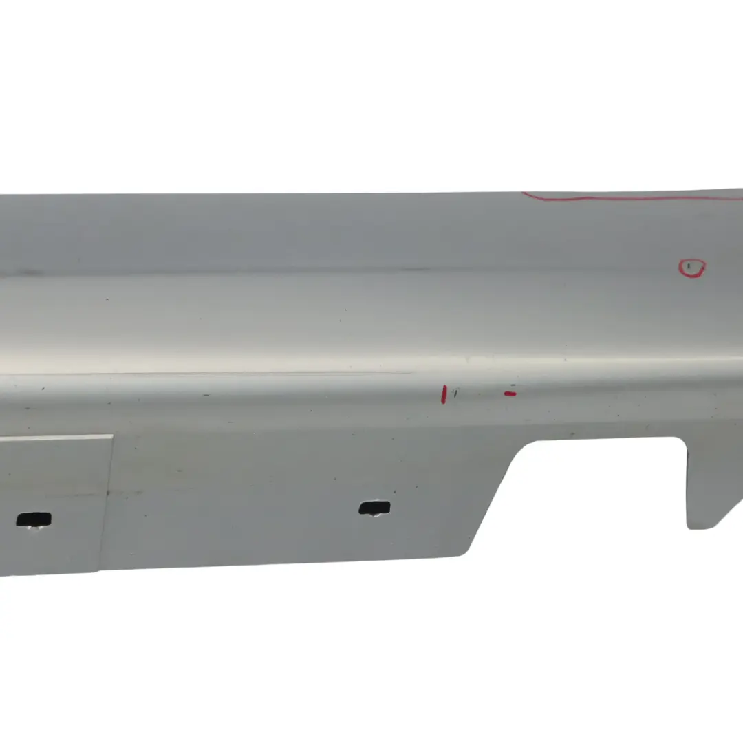 Nakładka Próg Prawy Titansilber Srebrny Metalik - 354 do BMW E90 o numerze 0032951 BMW E90 Nakładka Próg Prawy Titansilber Srebrny Metalik - 354 - SKU 0032951-TS1 - Numer Części 0032951