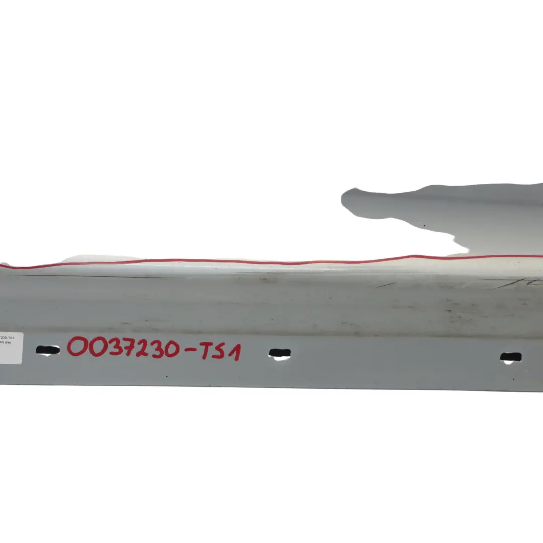 Minigonna Laterale BMW E90 LCI Sport Striscia Destra Titansilber Argento per con numero di parte 0037230 Minigonna Laterale BMW E90 LCI Sport Striscia Destra Titansilber Argento - SKU 0037230-TS1 - Numero di parte 0037230