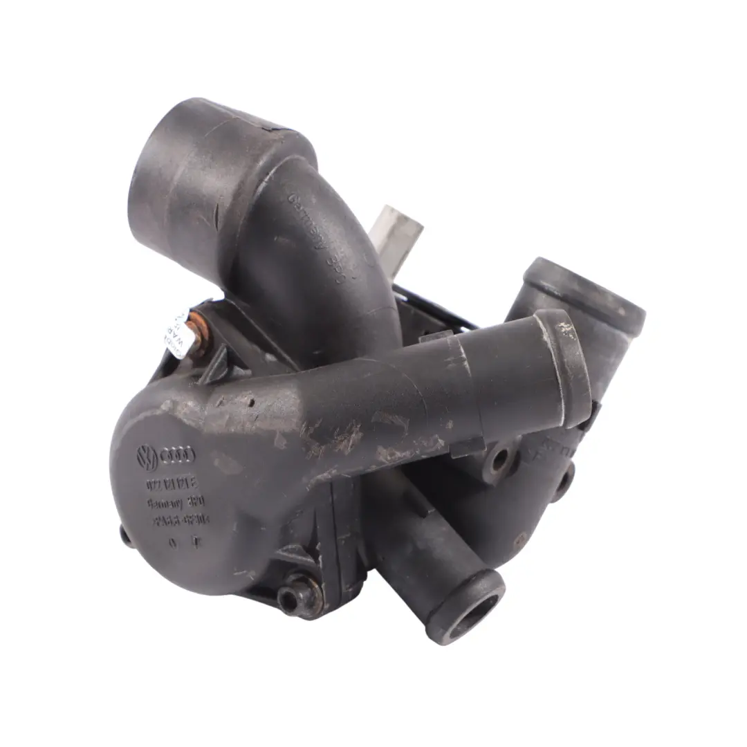 BMJ Boîtier liquide refroidissement thermostat d'eau Audi A3 8P 3.2 - SKU 022121117C - Numéro de pièce 022121117C
