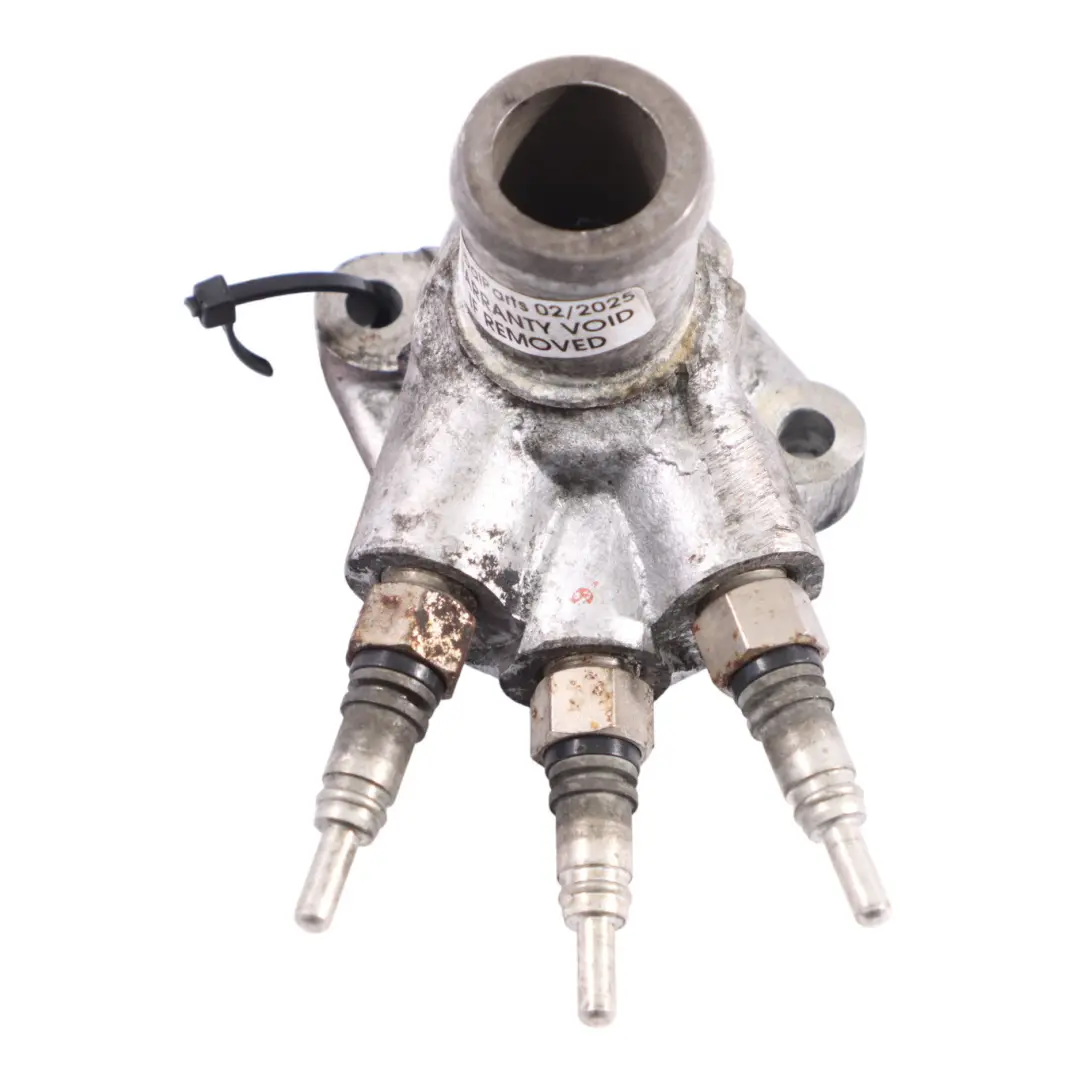 VW New Beetle 1.9 TDI BSW Riscaldato Refrigerante Flangia Candeletta - SKU 028121145B - Numero di parte 028121145B