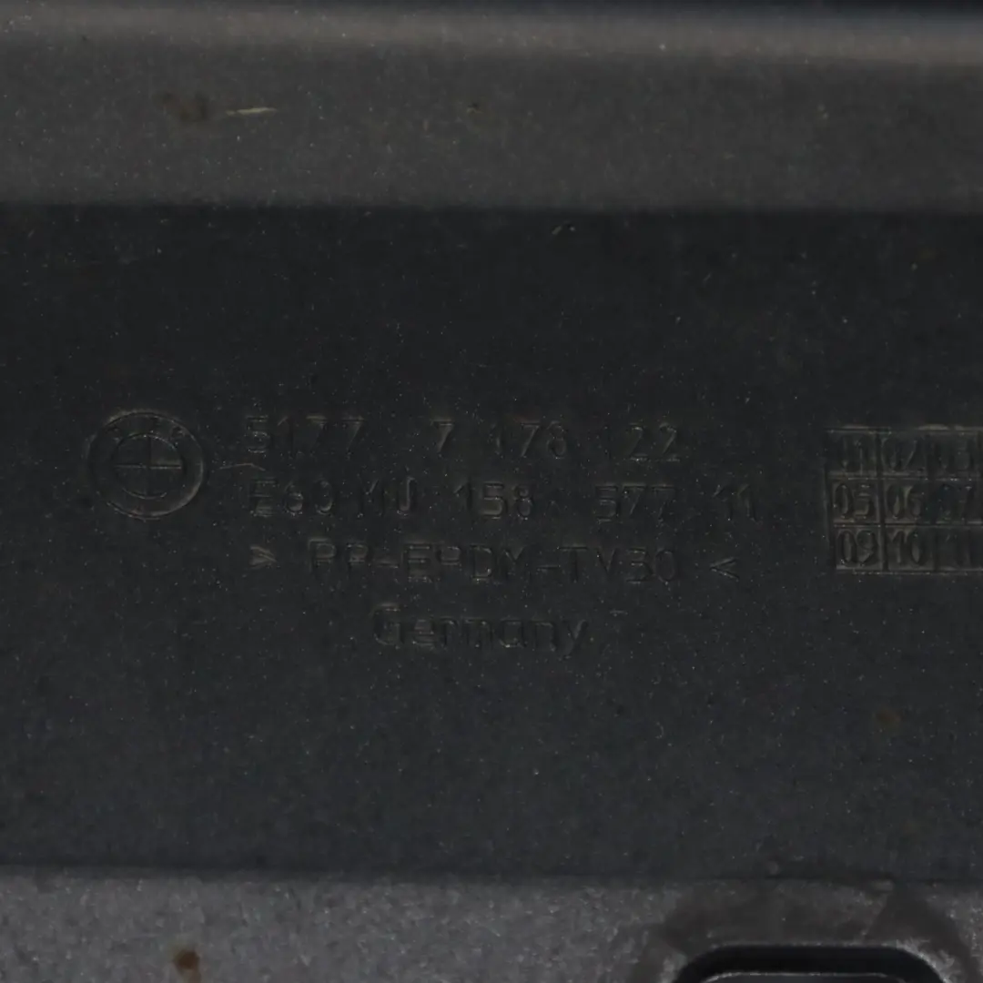 Seuil De Porte Latéral Droit Spacegrau Grey - A52 pour BMW E60 E61 LCI à propos du numéro de pièce 0422465 BMW E60 E61 LCI Seuil De Porte Latéral Droit Spacegrau Grey - A52 - SKU 0422465-SCG - Numéro de pièce 0422465