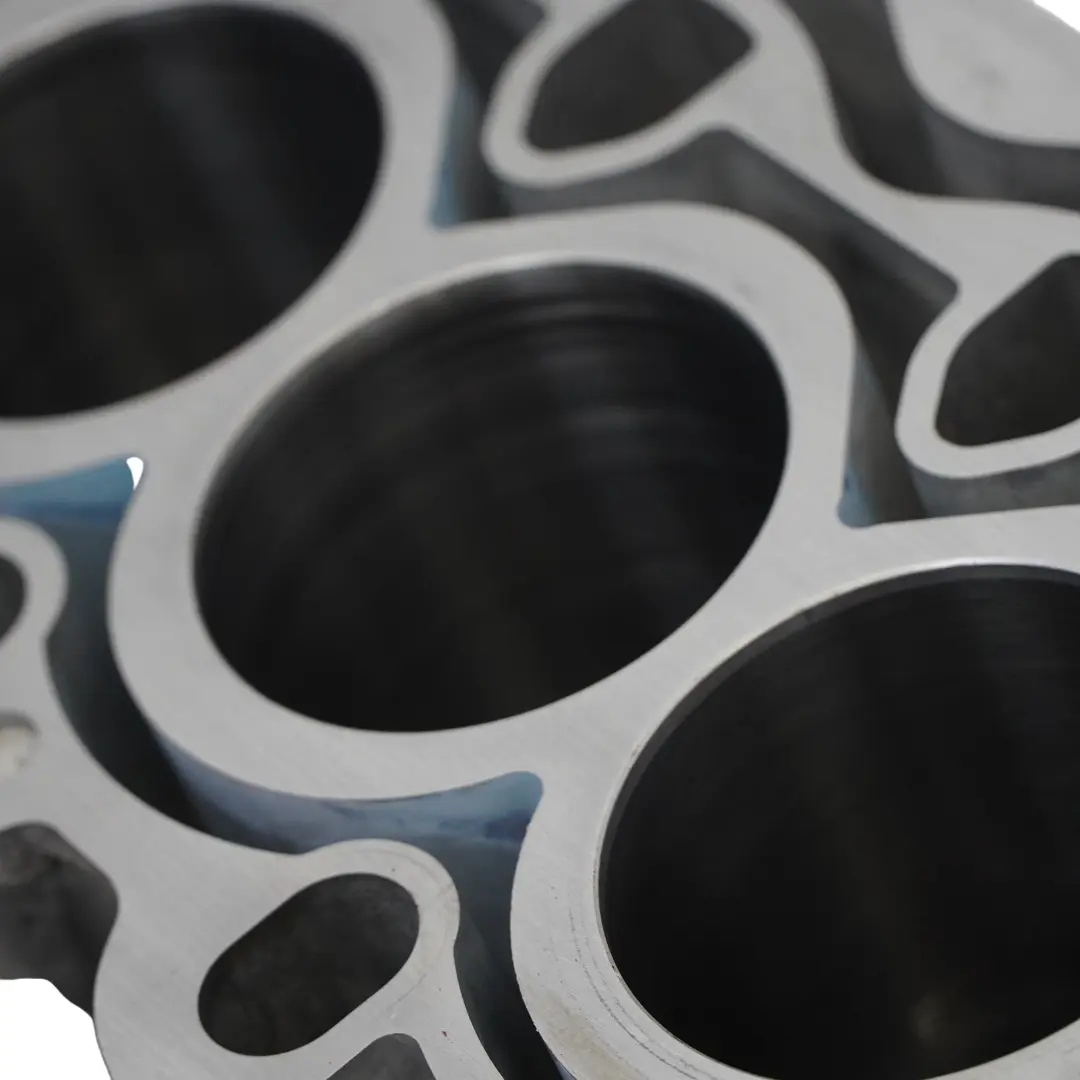 N43 N43B16AA Blok Silnika 7552789 do BMW E81 E87 LCI E90 E91 E92 o numerze 0439179 BMW E81 E87 LCI E90 E91 E92 N43 N43B16AA Blok Silnika 7552789 - SKU 0439179 - Numer Części 0439179