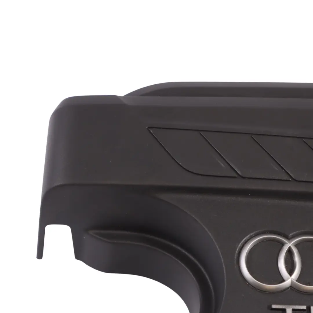 Abdeckung Benzin Verkleidung für Audi A3 8V 1.4 TFSI Motor mit Teilenummer 04E103925B Audi A3 8V 1.4 TFSI Motor Abdeckung Benzin Verkleidung - SKU 04E103925B - Teilenummer 04E103925B