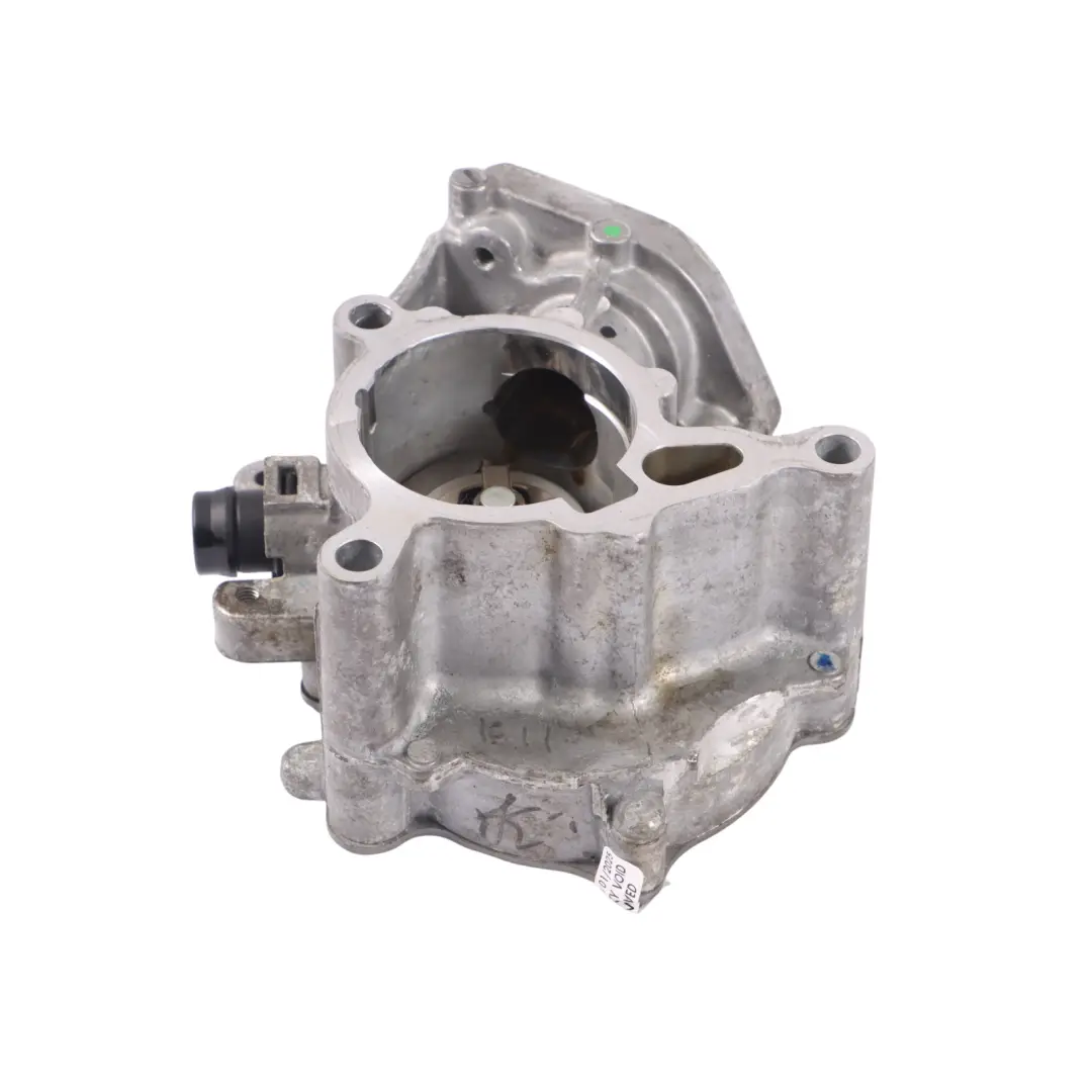 Pompe à vide pour moteur à essence Audi Q5 FY 2.0 TFSI DAXB pour à propos du numéro de pièce 06K145100BB Pompe à vide pour moteur à essence Audi Q5 FY 2.0 TFSI DAXB - SKU 06K145100BB - Numéro de pièce 06K145100BB