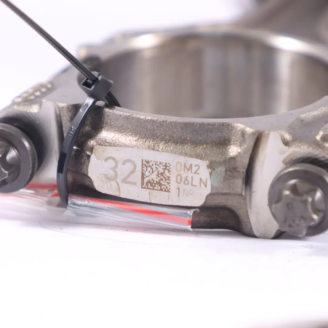 Biela de pistón del motor gasolina Audi Q5 FY 2.0 TFSI QUATTRO DAXB para con número de pieza 06L107065BR Biela de pistón del motor gasolina Audi Q5 FY 2.0 TFSI QUATTRO DAXB - SKU 06L107065BR - Número de pieza 06L107065BR