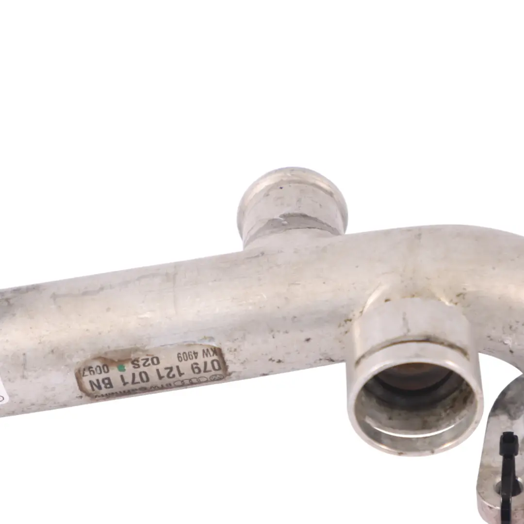 Tubo refrigerante solido Linea tubo acqua per Audi A5 S5 8T 4.2 V8 FSI con numero di parte 079121071BN Audi A5 S5 8T 4.2 V8 FSI Tubo refrigerante solido Linea tubo acqua - SKU 079121071BN - Numero di parte 079121071BN