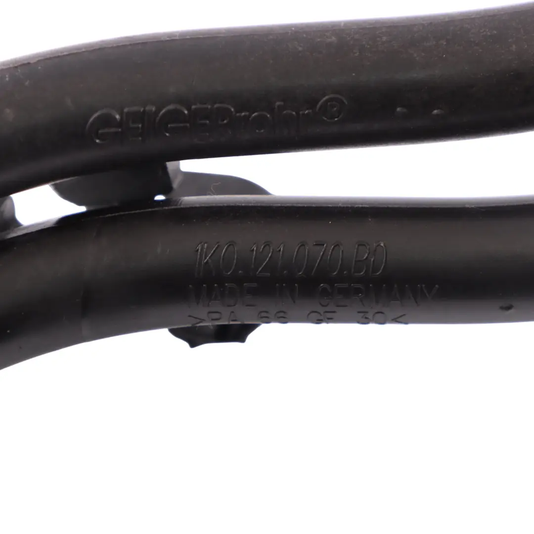 Tuyau Eau Refroidissement Pour Réservoir pour Audi TT 8J à propos du numéro de pièce 1K0121070BD Audi TT 8J Tuyau Eau Refroidissement Pour Réservoir - SKU 1K0121070BD - Numéro de pièce 1K0121070BD