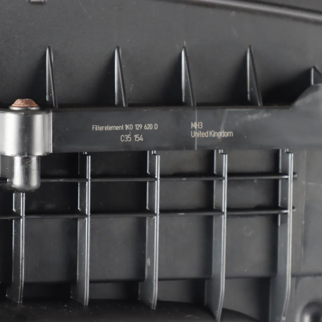 Carcasa Del Filtro De Aire Del Motor De Gasolina para Audi TT 8J con número de pieza 1K0129607AG Audi TT 8J Carcasa Del Filtro De Aire Del Motor De Gasolina - SKU 1K0129607AG - Número de pieza 1K0129607AG