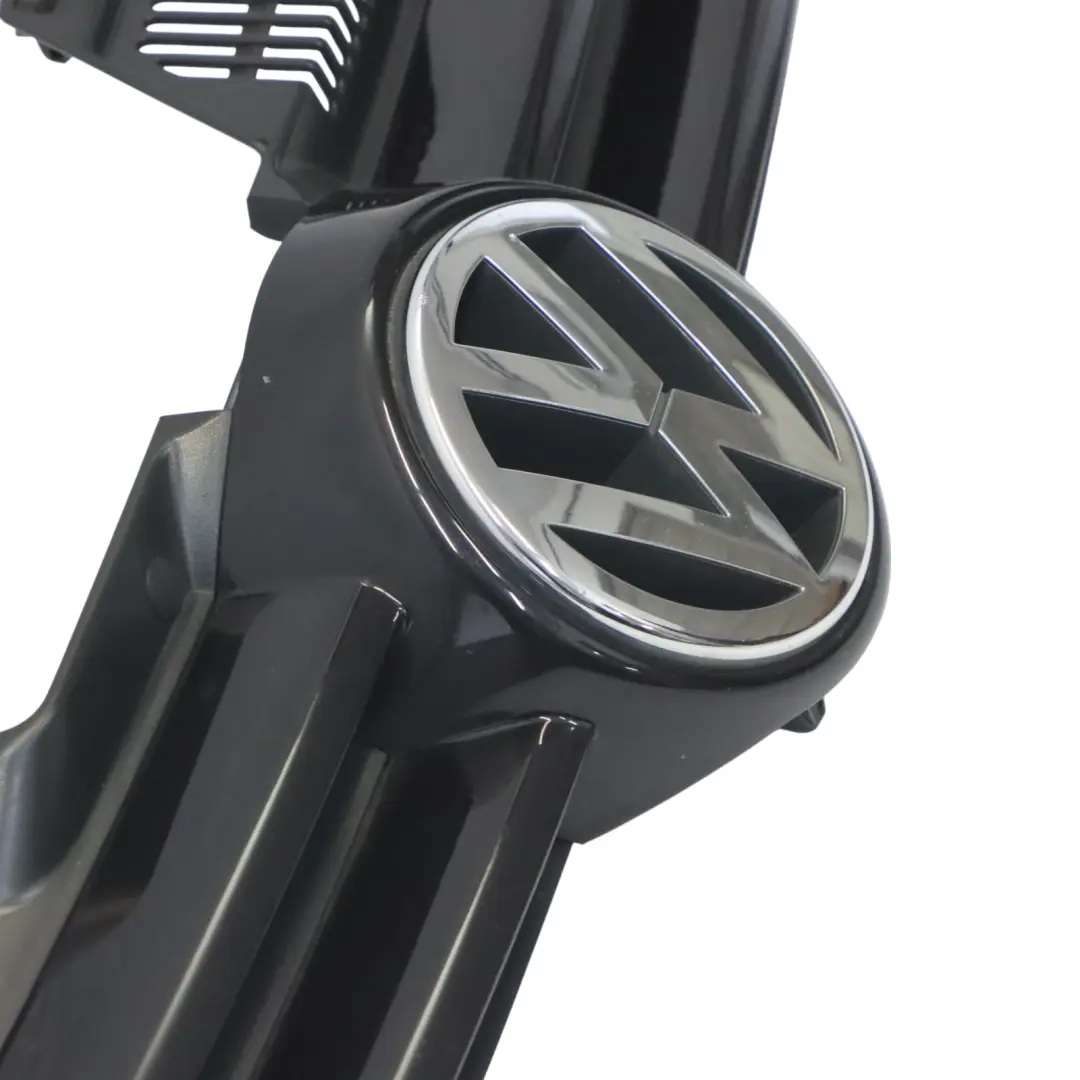 Volkswagen Golf 1K Panneau garniture pare chocs avant Emblème central - SKU 1K0853651A - Numéro de pièce 1K0853651A