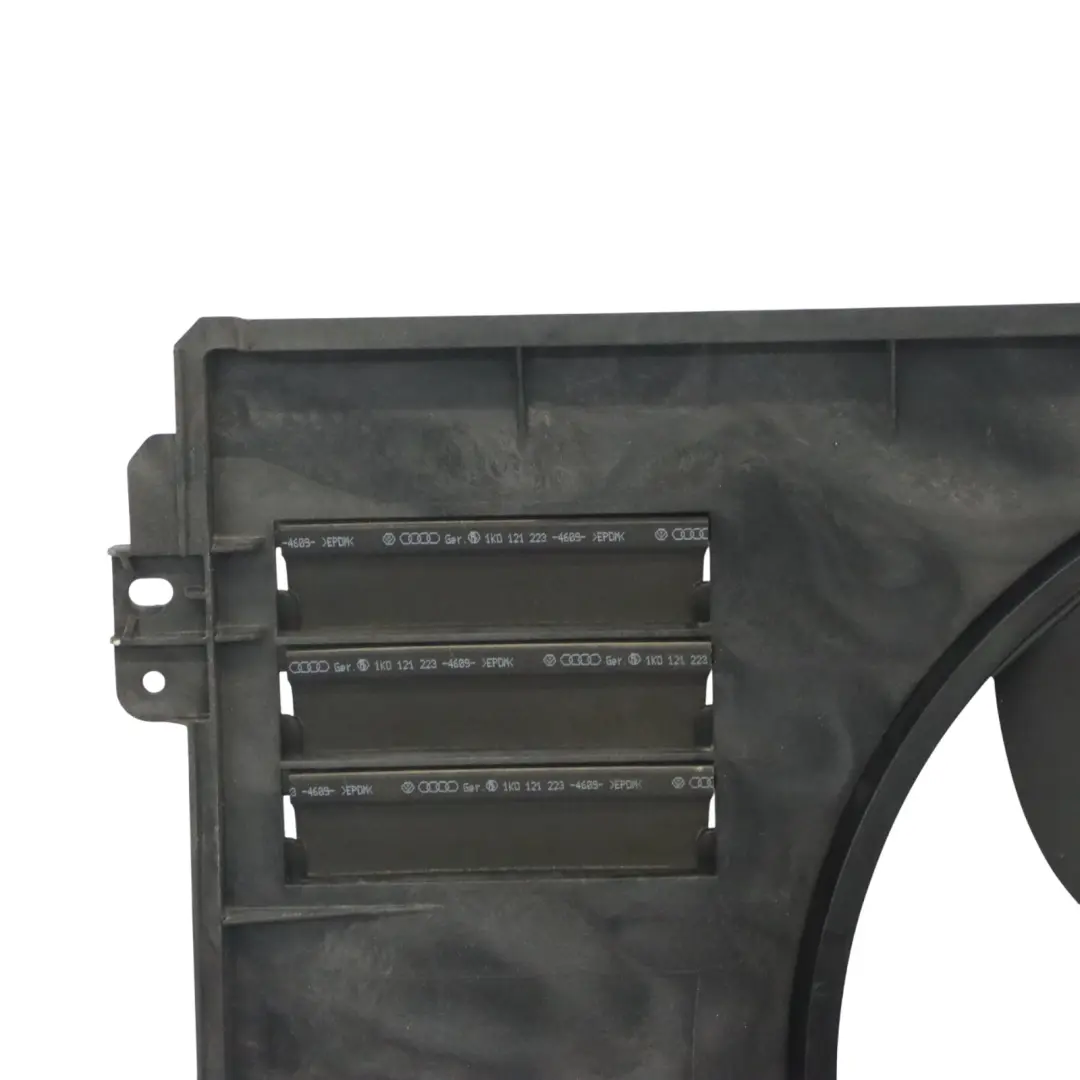 Wasser Kühler Verkleidung Lüfter Motor Kühlung für Audi A3 8P mit Teilenummer 1K0959455FB Audi A3 8P Wasser Kühler Verkleidung Lüfter Motor Kühlung - SKU 1K0959455FB - Teilenummer 1K0959455FB