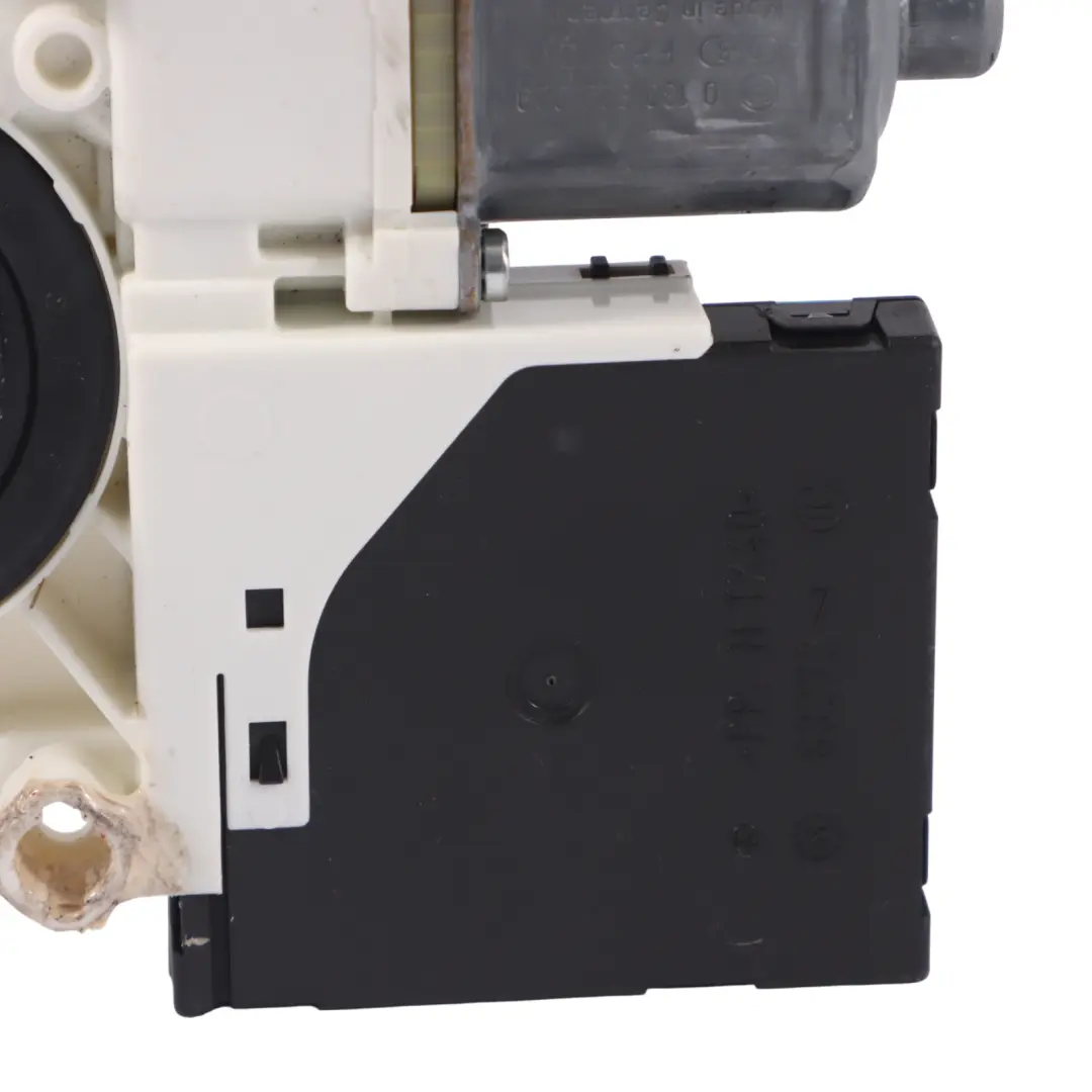 1K Alzacristallo anteriore motore destro 1K4837402AA per VW Volkswagen Golf con numero di parte 1K0959701L VW Volkswagen Golf 1K Alzacristallo anteriore motore destro 1K4837402AA - SKU 1K0959701L - Numero di parte 1K0959701L