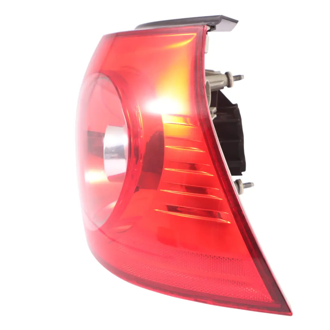 Feu arrière Panneau latéral extérieur droit pour VW Volkswagen Golf 5 à propos du numéro de pièce 1K6945096AA VW Volkswagen Golf 5 Feu arrière Panneau latéral extérieur droit - SKU 1K6945096AA - Numéro de pièce 1K6945096AA