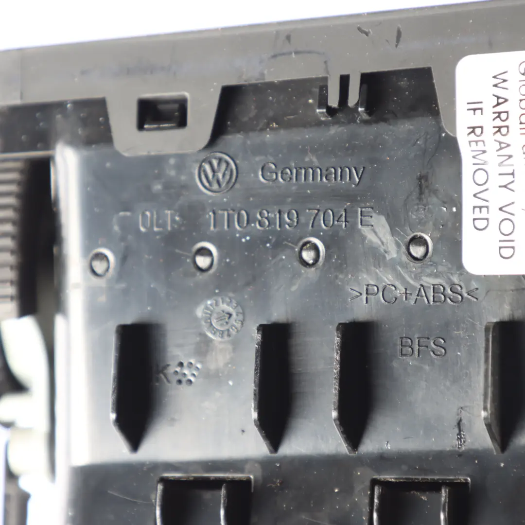 Volkswagen Touran 1T Kratka Nawiewu Powietrza Prawy Przód - SKU 1T0819704E - Numer Części 1T0819704E