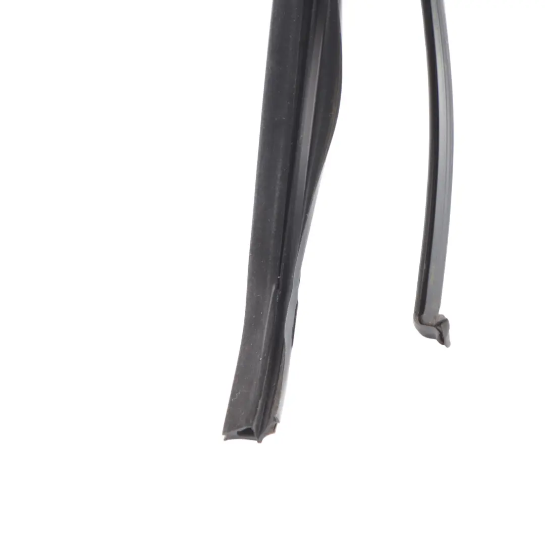 Volkswagen Touran 1T Rear Door Gasket Seal Right O/S Window Strip Seal 1T0845212 - SKU 1T0839432E-1 - Part number 1T0839432E