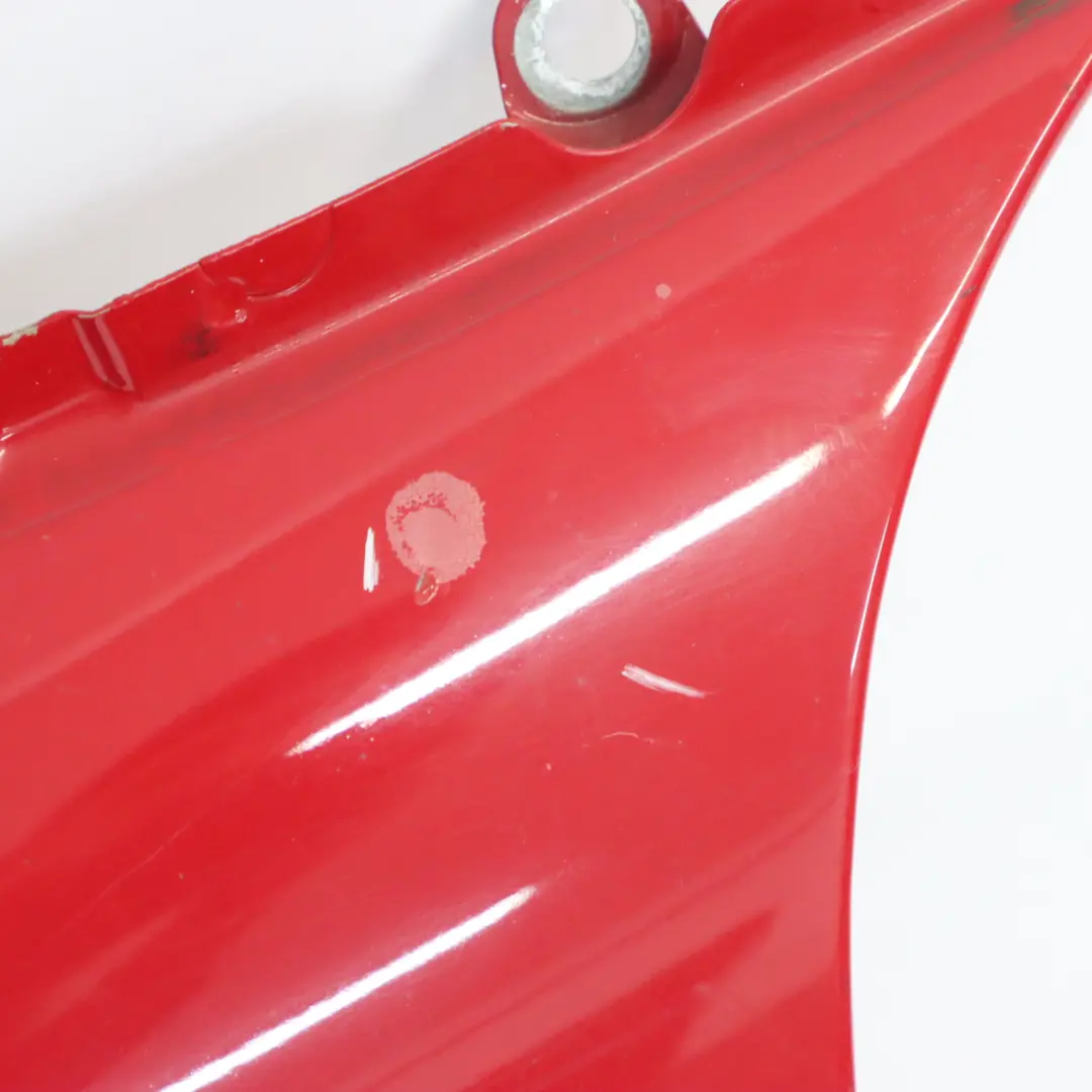 Parafango Anteriore Sinistro Rosso Chili 851 per Mini Cooper R55 R56 R57 R58 con numero di parte 2754725 Mini Cooper R55 R56 R57 R58 Parafango Anteriore Sinistro Rosso Chili 851 - SKU 2754725-CHRED4 - Numero di parte 2754725
