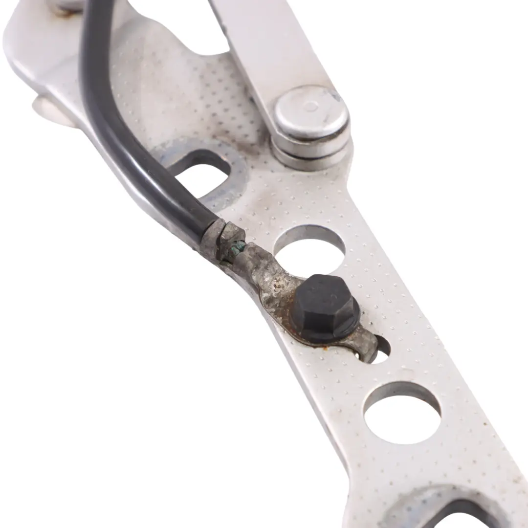 Capó Delantero Bisagra Izquierda Titan Plata - 354 para BMW X3 E83 con número de pieza 3411447 BMW X3 E83 Capó Delantero Bisagra Izquierda Titan Plata - 354 - SKU 3411447-TS - Número de pieza 3411447