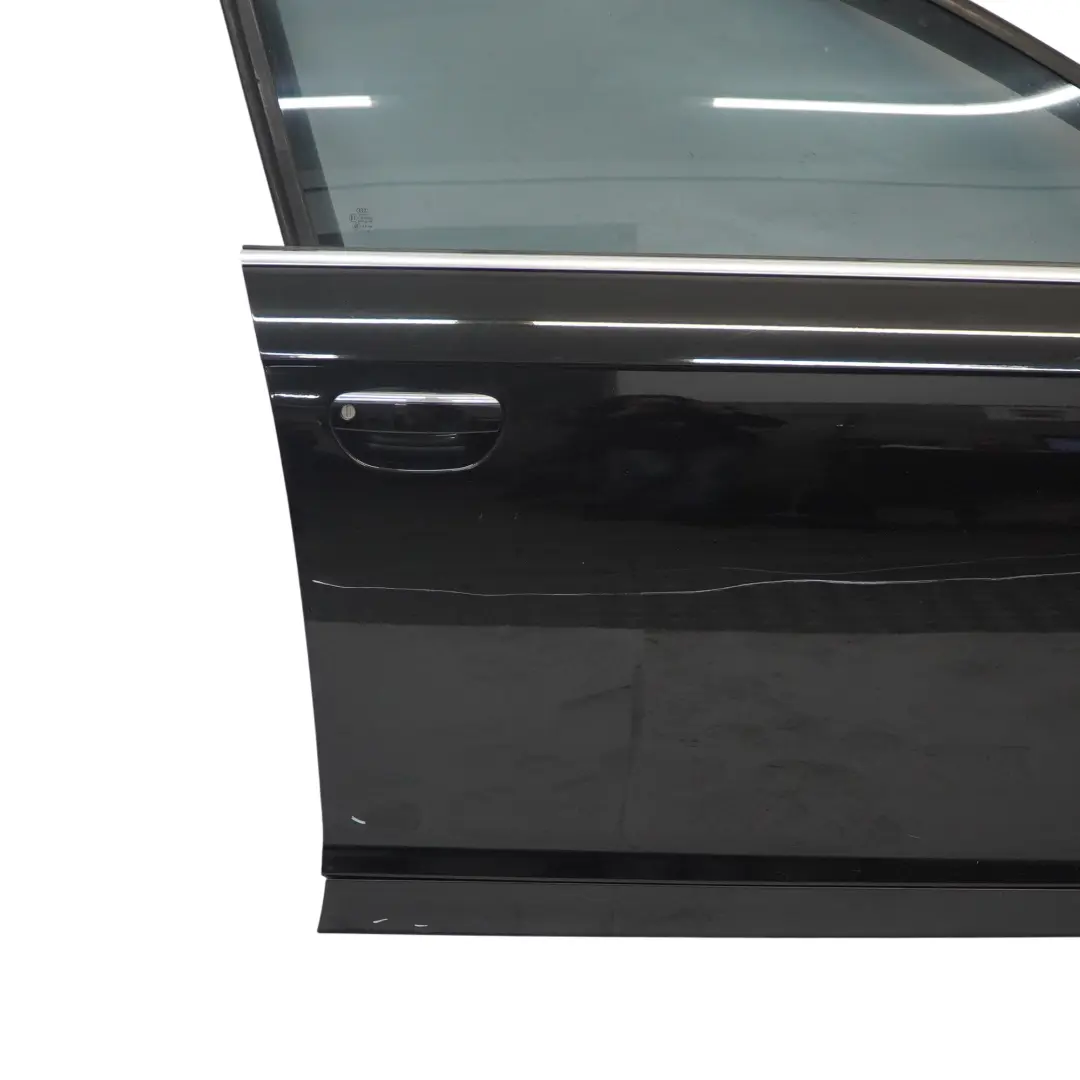 Porta Anteriore Destra Brilliant Black Metallic Nero - Y9B per Audi A6 C6 con numero di parte 4F0831052F Audi A6 C6 Porta Anteriore Destra Brilliant Black Metallic Nero - Y9B - SKU 4F0831052F-BBL - Numero di parte 4F0831052F