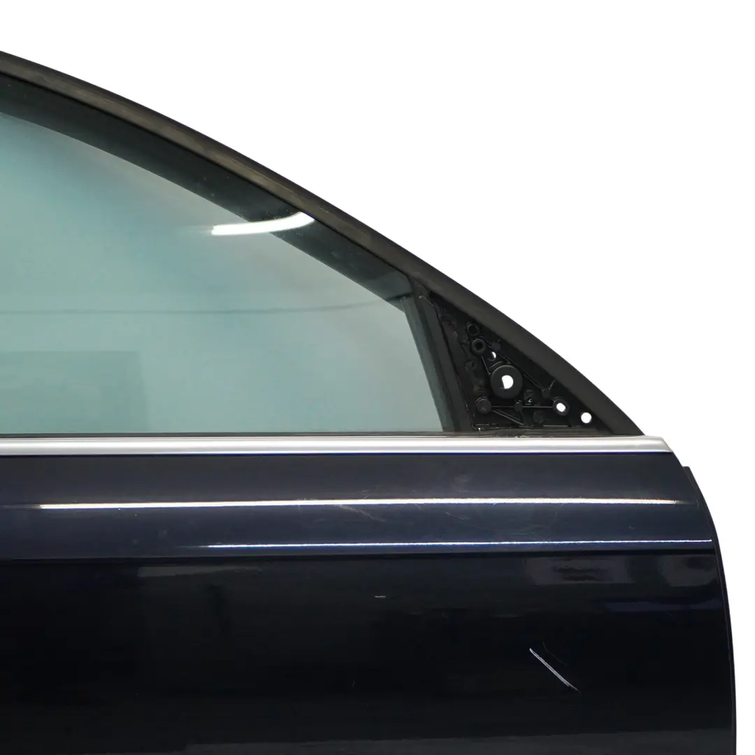 Puerta Delantera Derecha Tapa Night Blue Pearl - Z5D para Audi A6 C6 con número de pieza 4F0831052F Audi A6 C6 Puerta Delantera Derecha Tapa Night Blue Pearl - Z5D - SKU 4F0831052F-NIBL - Número de pieza 4F0831052F