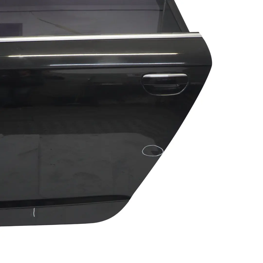 Porta Posteriore Sinistra Brilliant Black Metallic - Y9B per Audi A6 C6 Avant con numero di parte 4F0833051G Audi A6 C6 Avant Porta Posteriore Sinistra Brilliant Black Metallic - Y9B - SKU 4F0833051G-BBL - Numero di parte 4F0833051G