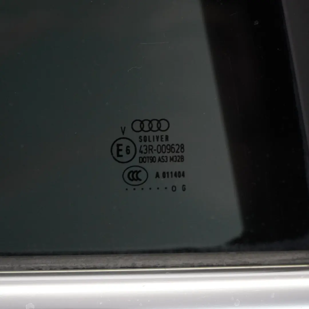 Audi A6 C6 Revêtement Porte Arrière Droite Avant Bleu nuit nacré - Z5D - SKU 4F0833052G-NIBL - Numéro de pièce 4F0833052G
