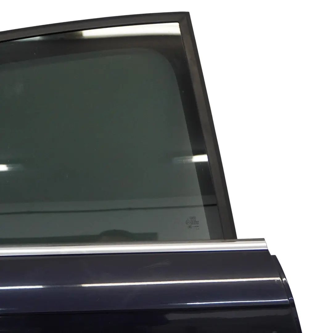 Audi A6 C6 Revêtement Porte Arrière Droite Avant Bleu nuit nacré - Z5D - SKU 4F0833052G-NIBL - Numéro de pièce 4F0833052G