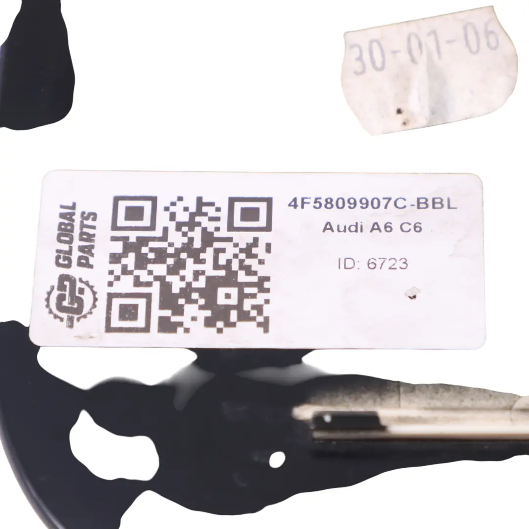Audi A6 C6 Pokrywa Klapki Wlewu Paliwa Czarna Brilliant Black Metallic LY9B - SKU 4F5809907C-BBL - Numer Części 4F5809907C-BBL