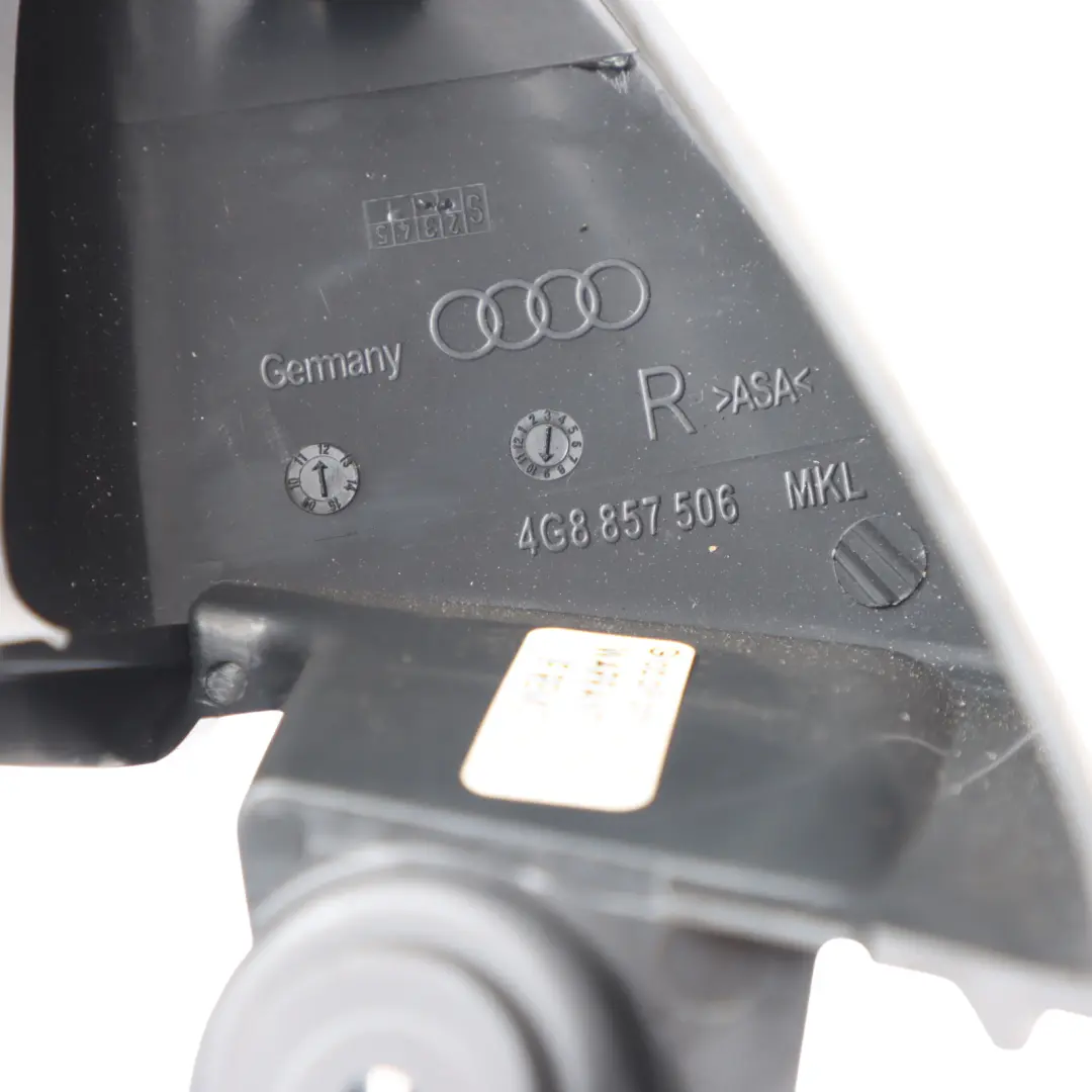 4G8 Przednie Lusterko Boczne Prawe Trójkątna Osłona do Audi A7 o numerze 4G8857506 Audi A7 4G8 Przednie Lusterko Boczne Prawe Trójkątna Osłona - SKU 4G8857506 - Numer Części 4G8857506