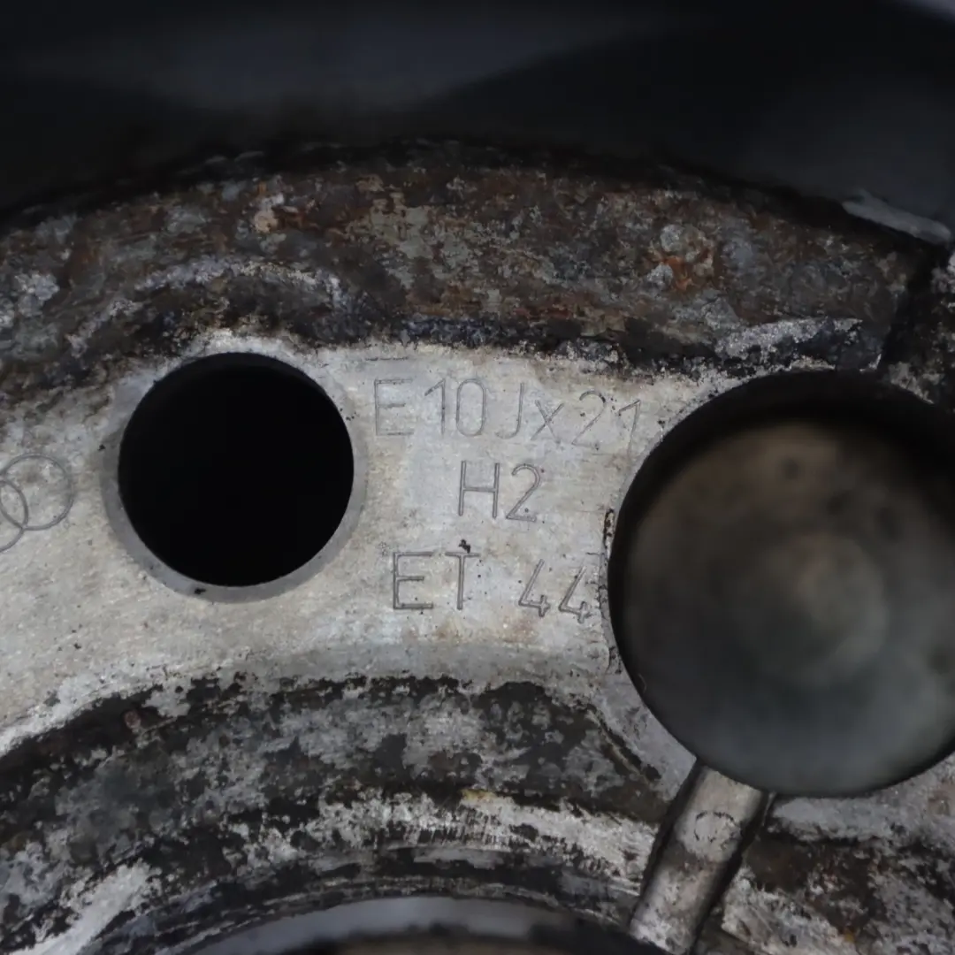 Szara Felga Aluminiowa 21" 10J ET:44 14-Ramienna do Audi Q7 4L o numerze 4L0601025S Audi Q7 4L Szara Felga Aluminiowa 21" 10J ET:44 14-Ramienna - SKU 4L0601025S-2 - Numer Części 4L0601025S