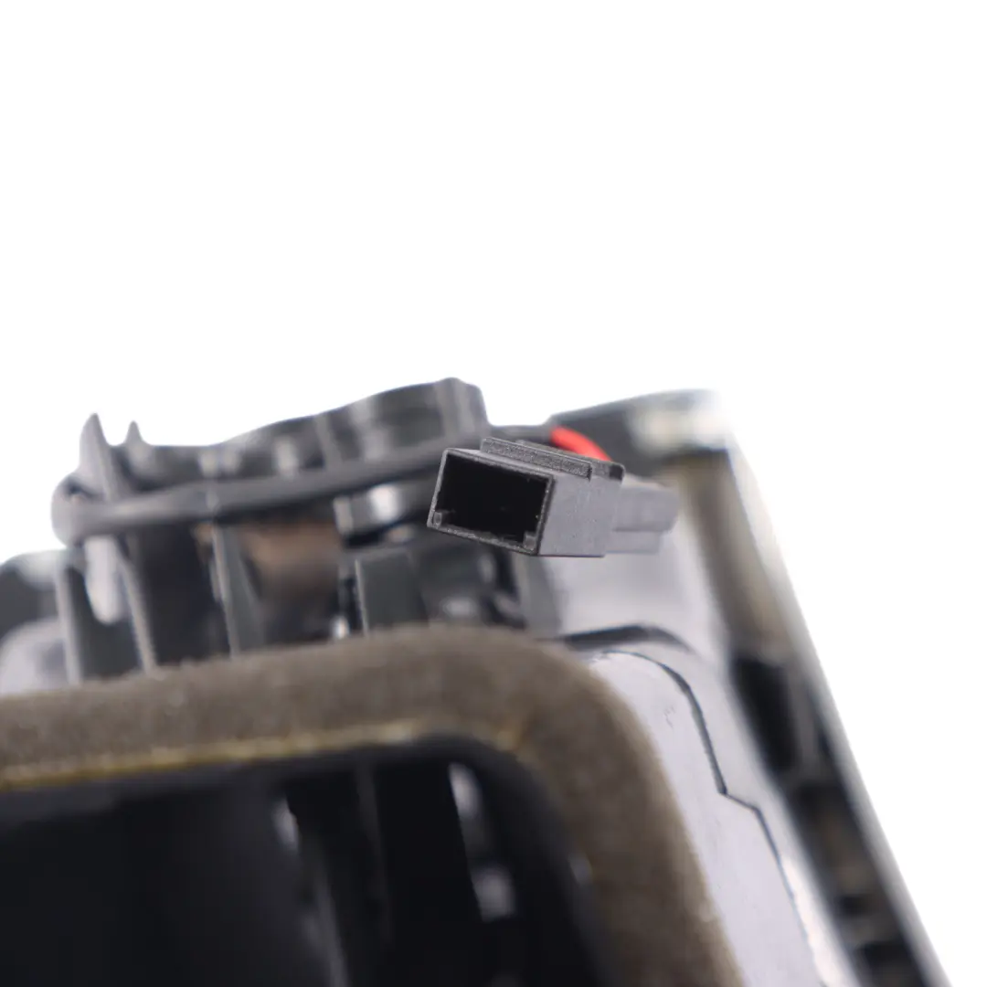 Bocchetta fresca destra Pannello rivestimento cruscotto per Audi Q7 4L con numero di parte 4L0820902T Audi Q7 4L Bocchetta fresca destra Pannello rivestimento cruscotto - SKU 4L0820902T - Numero di parte 4L0820902T