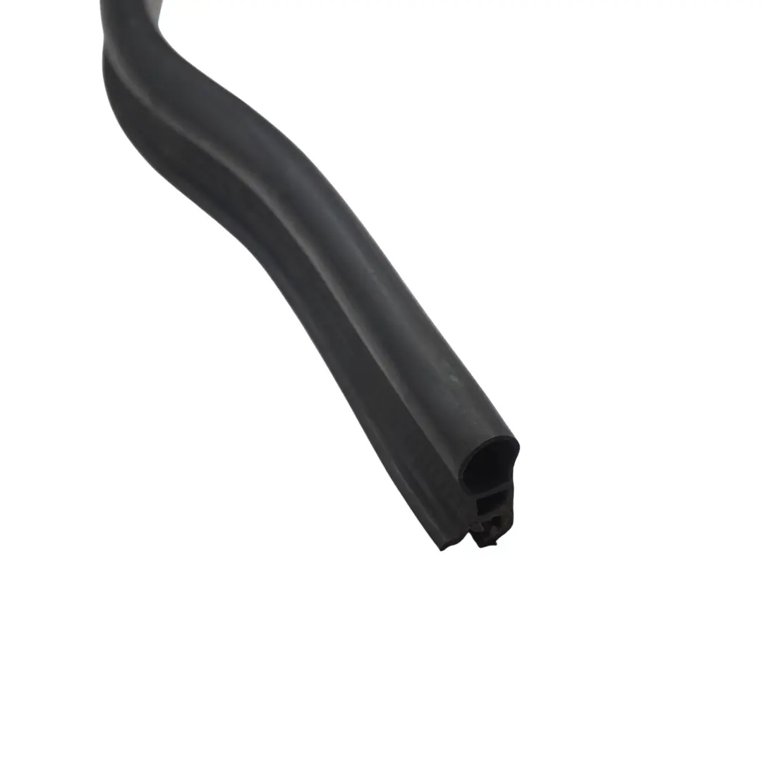 Guarnizione in gomma anteriore del cofano motore Audi Q7 4L sotto per con numero di parte 4L0823723 Guarnizione in gomma anteriore del cofano motore Audi Q7 4L sotto - SKU 4L0823723 - Numero di parte 4L0823723