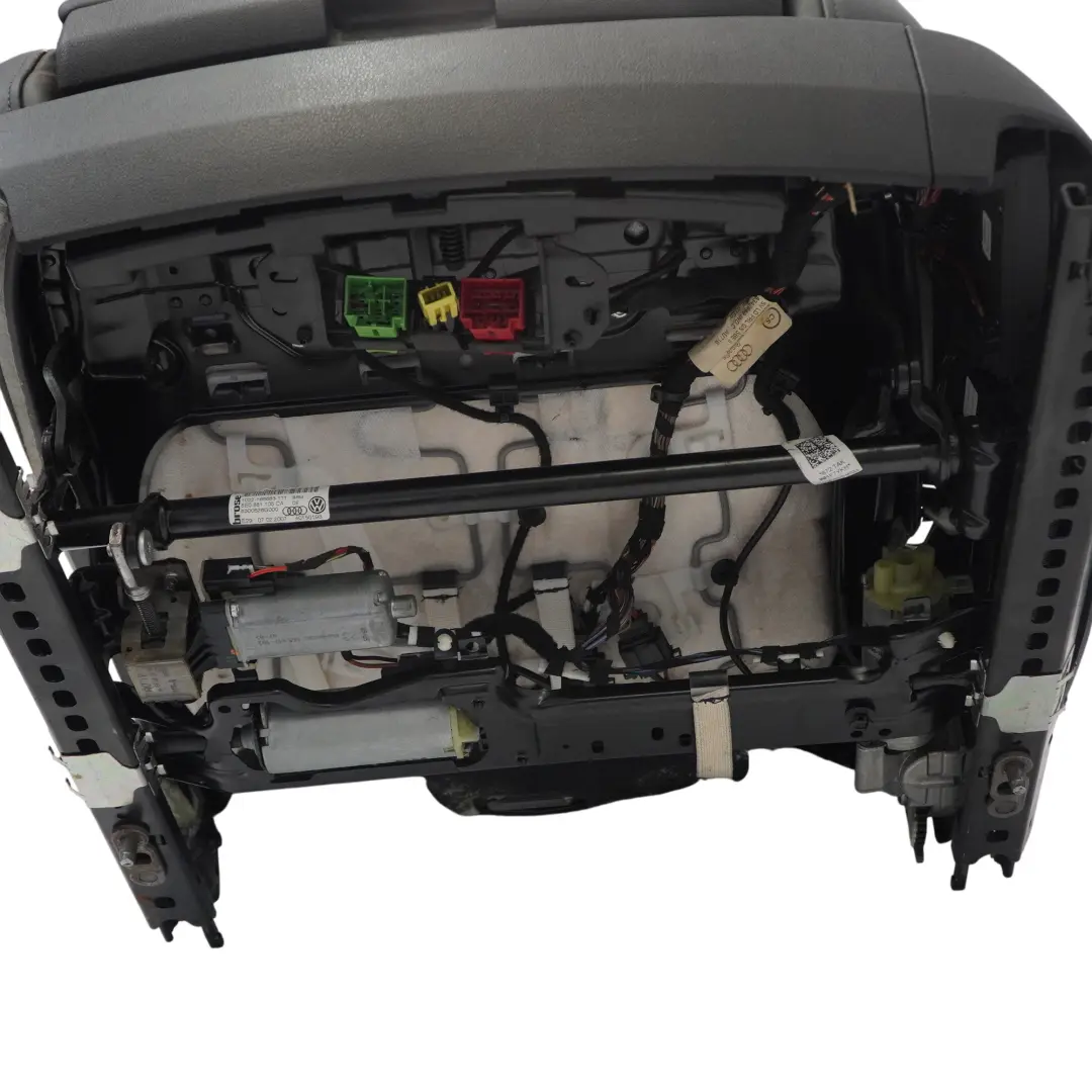 Fotel Sport Lewy Przód S-Line Grzany Skórzany Soul Czarny do Audi Q7 4L o numerze 4L0881805F Audi Q7 4L Fotel Sport Lewy Przód S-Line Grzany Skórzany Soul Czarny - SKU 4L0881805F-1 - Numer Części 4L0881805F