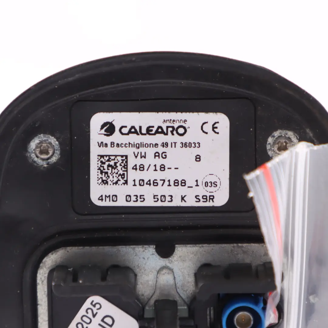 Aerial Roof Antenna Shark Glacier White Pearl - S9R to Audi A4 B9 with Part number 4M0035503K Audi A4 B9 Aerial Roof Antenna Shark Glacier White Pearl - S9R - SKU 4M0035503K-MGW - Part number 4M0035503K