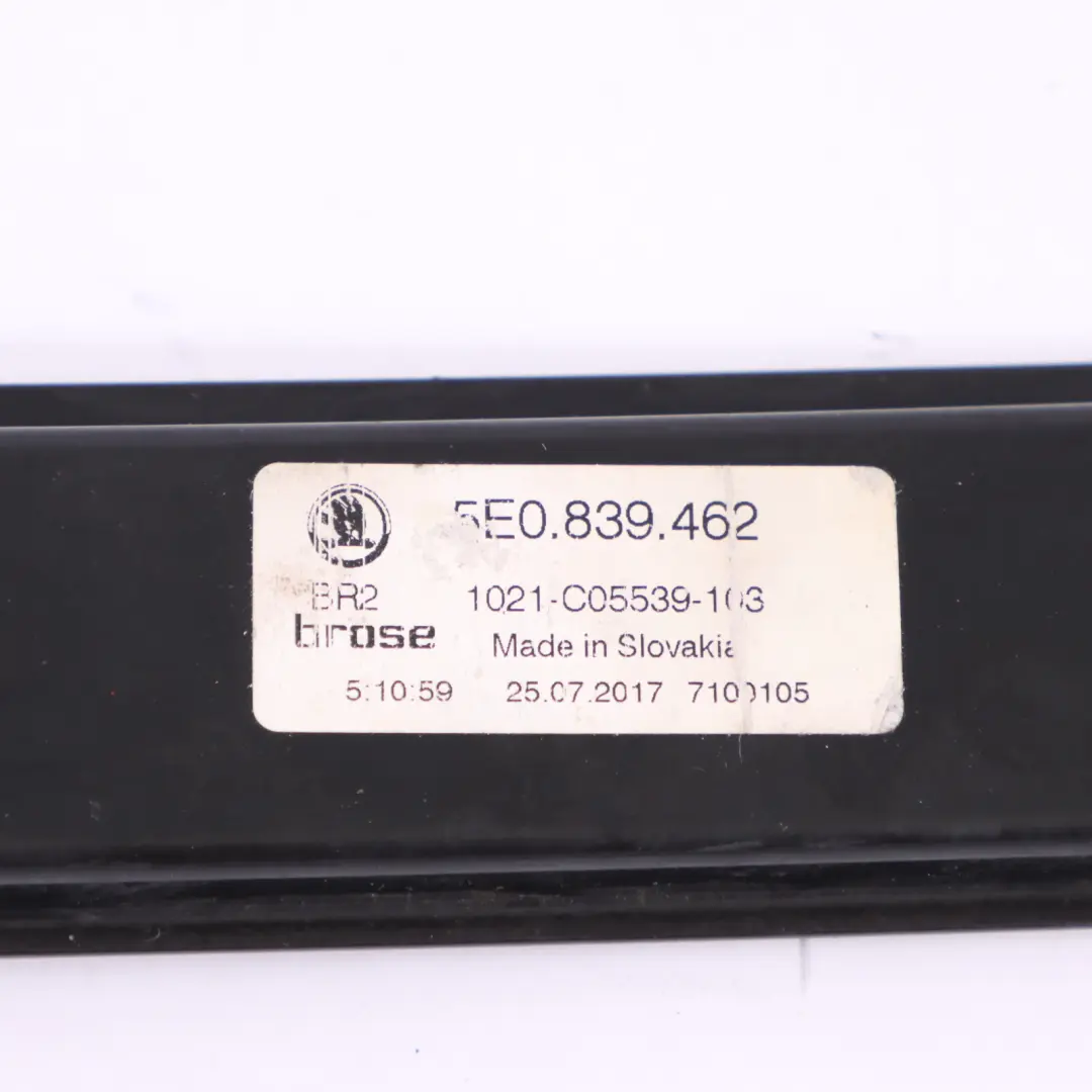Lève-Vitre Régulateur Arrière Droit pour Skoda Octavia 5E à propos du numéro de pièce 5E0839462 Skoda Octavia 5E Lève-Vitre Régulateur Arrière Droit - SKU 5E0839462 - Numéro de pièce 5E0839462
